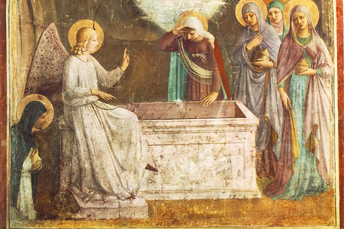 An early Renaissance fresco of an angel seated beside an open stone tomb, gesturing toward three women, with the risen Christ appearing above.