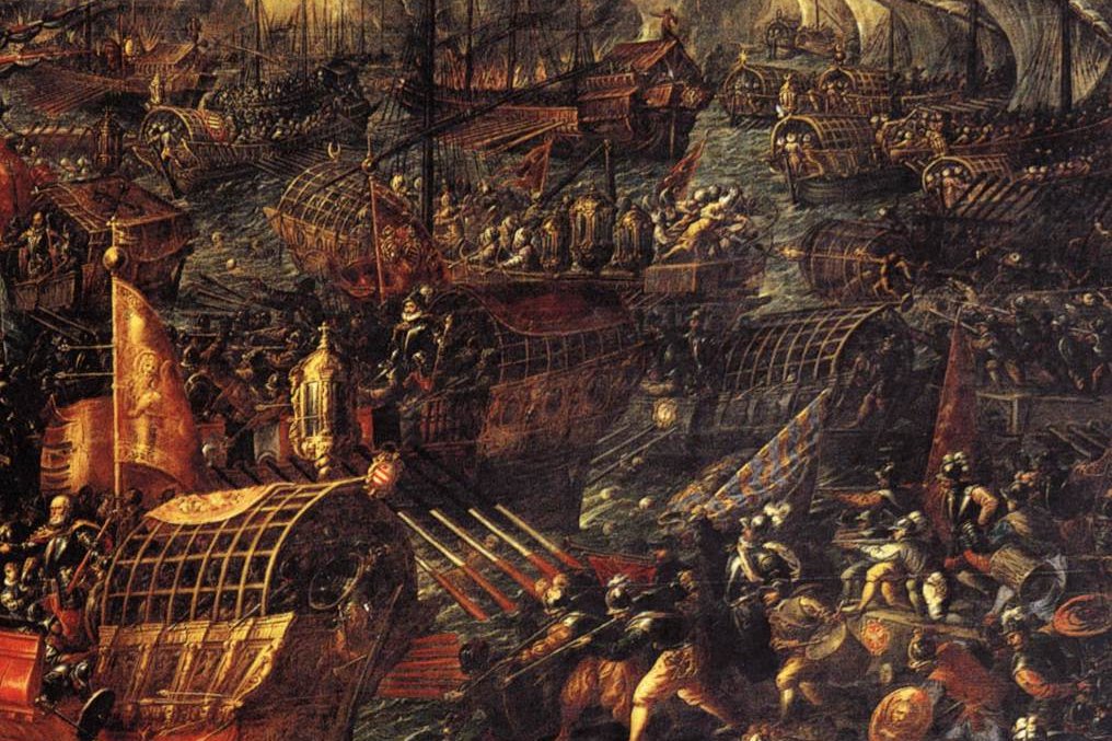 Pintura del siglo XVI que representa la batalla naval de Lepanto, con galeras trabadas en combate cercano bajo un cielo cubierto de humo.