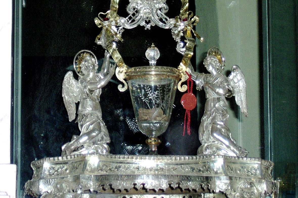 The reliquary monstrance holding the flesh and blood of the Eucharistic Miracle of Lanciano, displayed above the altar in the Church of San Francesco